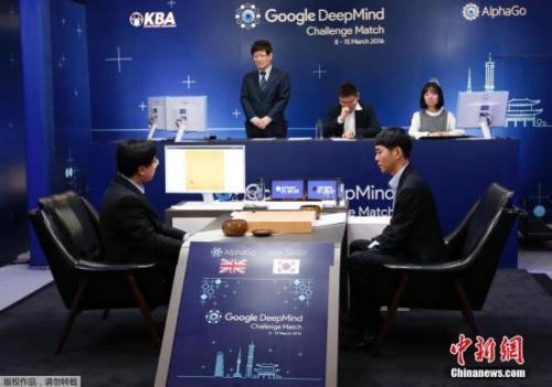 2016年3月9日，韩国围棋棋手李世石(右)VS谷歌AlphaGo的人机大战赛在韩国首尔举行。