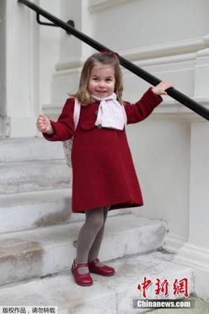 据悉，夏洛特小公主将于本月在伦敦肯辛顿宫附近的Willcocks幼儿园上学。幼儿园有法语课、陶艺课和诗歌课。学费大约4080美元每学期。