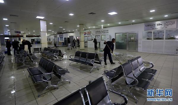 这是1月16日拍摄的利比亚首都的黎波里米提加国际机场内景。据利比亚安全部门和卫生部门消息人士透露，利首都的黎波里米提加国际机场附近15日遭武装分子袭击，目前已致89人伤亡。