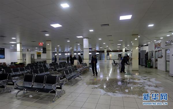 这是1月16日拍摄的利比亚首都的黎波里米提加国际机场内景。据利比亚安全部门和卫生部门消息人士透露，利首都的黎波里米提加国际机场附近15日遭武装分子袭击，目前已致89人伤亡。2