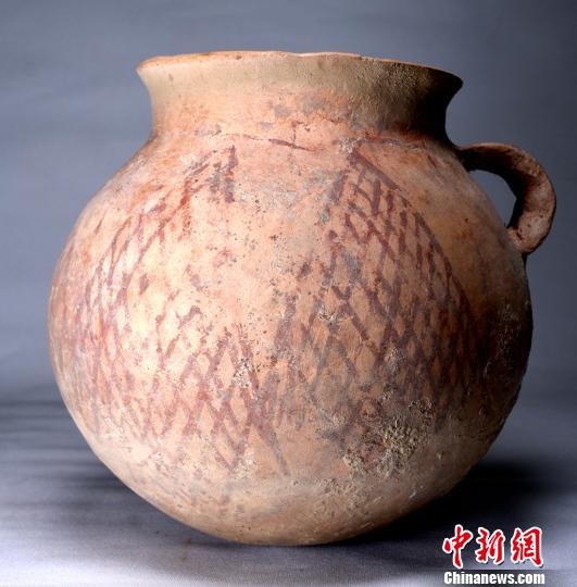 出土彩绘陶器。陕西省考古研究院供图