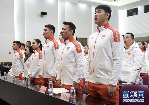 这是2018年1月31日，平昌冬奥会中国体育代表团成员在2018年平昌冬奥会中国体育代表团成立暨动员大会上唱国歌。