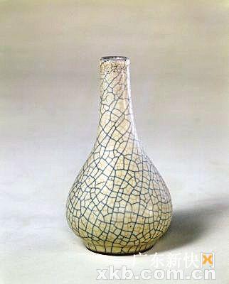 ■哥窑胆式瓶（故宫博物院）