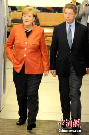 德媒:默克尔引领风潮 德国几大政党女性当家