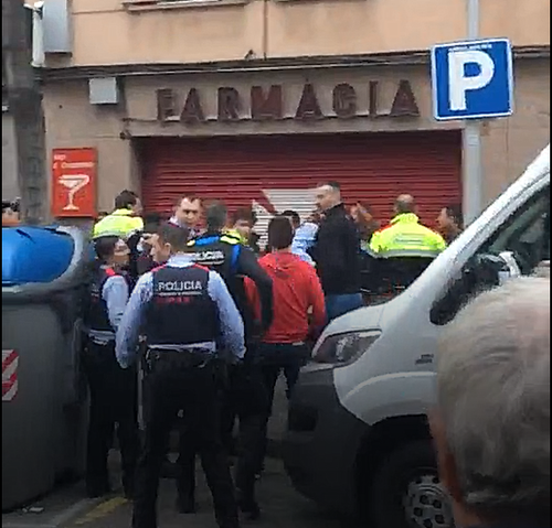 巴塞罗那华侨围堵劫匪却与警方发生冲突：2人被捕