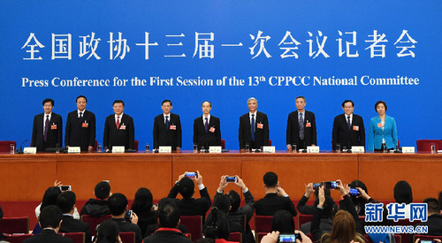 3月6日，全国政协十三届一次会议在北京人民大会堂举行记者会，民主党派中央和全国工商联领导人回答记者提问。
