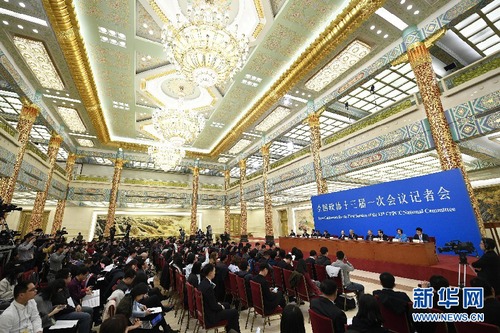 3月6日，全国政协十三届一次会议在北京人民大会堂举行记者会，民主党派中央和全国工商联领导人回答记者提问。3