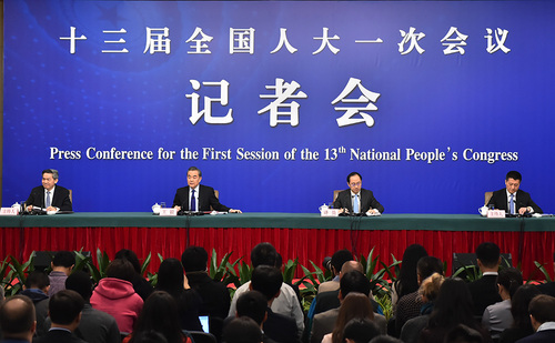 外交部部长王毅就“中国外交政策和对外关系”回答记者问