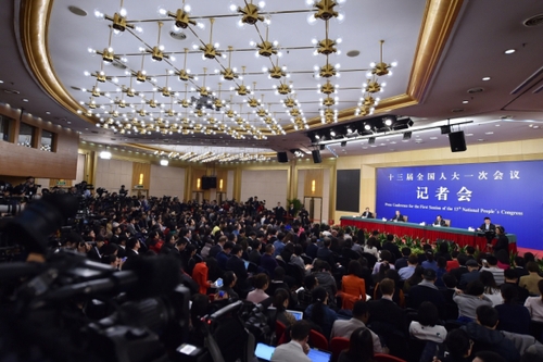 （1）外交部长王毅就中国外交政策和对外关系回答中外记者提问