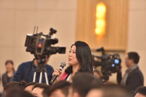 中国教育报记者提问。人民网记者 夏晓伦摄