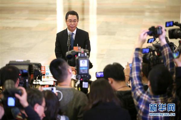 3月13日，十三届全国人大一次会议在北京人民大会堂举行第四次全体会议。这是国家知识产权局局长申长雨在“部长通道”接受采访。