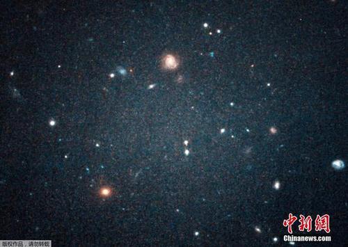 科学家首发现不含暗物质的星系:改写宇宙游戏规则