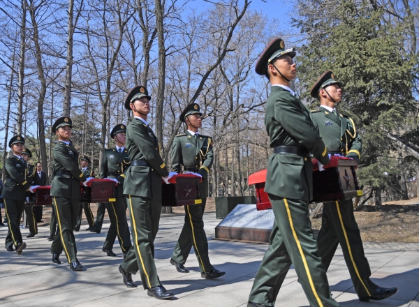 （2）第五批在韩中国人民志愿军烈士遗骸在沈阳安葬