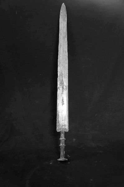 西咸新区空港新城岩村秦人墓葬发掘中发现的铜剑