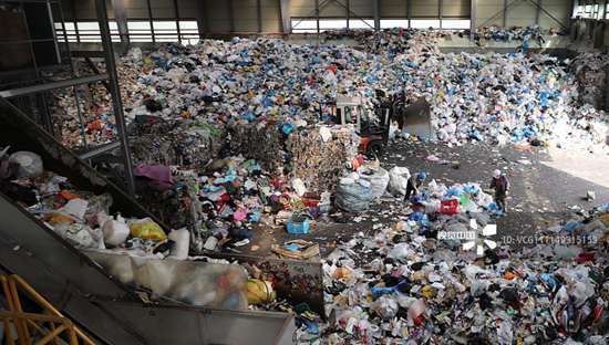中国禁止洋垃圾后 欧美国家的后院被垃圾堵了