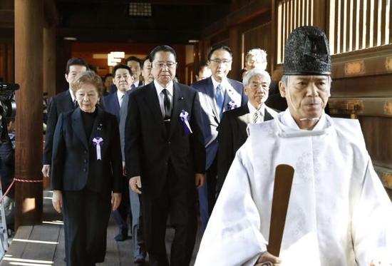 日本跨党派议员联盟75名成员集体参拜靖国神社