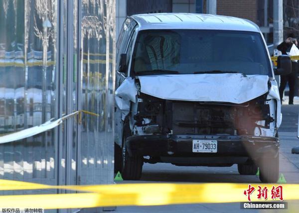 加拿大车撞人致9死3