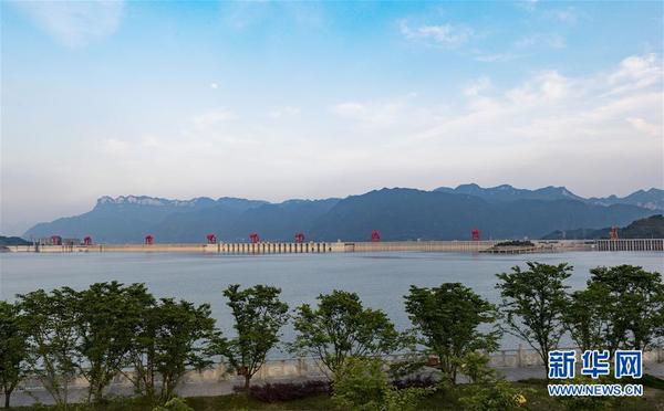 4月27日拍摄的宜昌三峡大坝。长江是中华民族的母亲河。