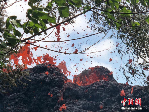 夏威夷火山持续喷发 再现新裂缝3