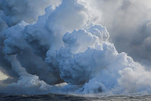 夏威夷火山岩浆流入太平洋 形成有毒蒸汽云