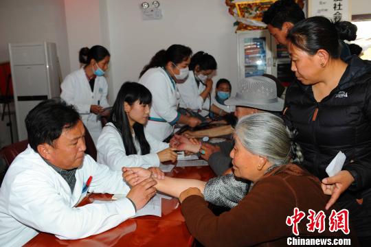 西藏藏医院走进社区开展送医送药活动