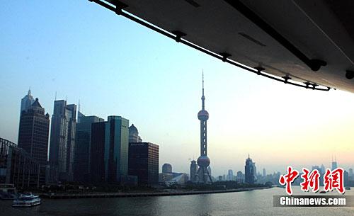 2日晚间，上海市发布政策，限制企业购买住房。<a target='_blank' href='http://www.chinanews.com/'>中新社</a>记者 潘索菲 摄