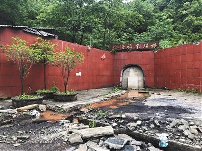 现已关停的绥阳福来煤矿，入口被砖块、水泥封住。A10-A11版摄影 新京报记者 王翀鹏程