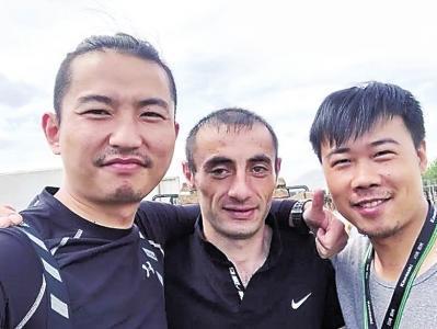 郑州俩小伙骑摩托跋涉1.5万公里到俄罗斯看世界杯