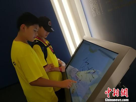 内蒙古迎五国华裔青少年踏上“中国寻根之旅”