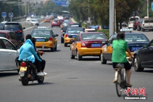 资料图：市民打车需求旺盛。<a target='_blank' href='http://www.chinanews.com/' >中新网</a>记者 金硕 摄