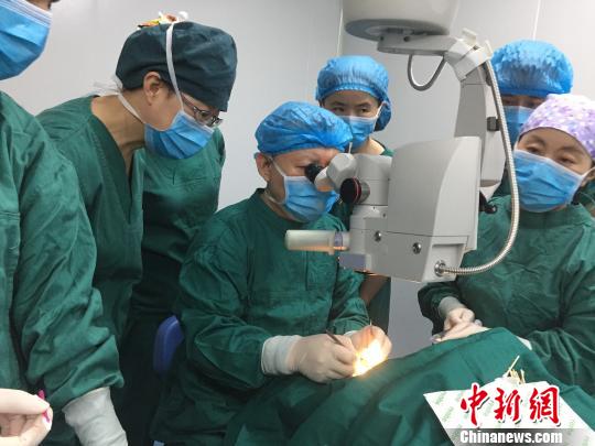 “角膜移植西部行”启动将为宁夏100名患者进行角膜移植手术
