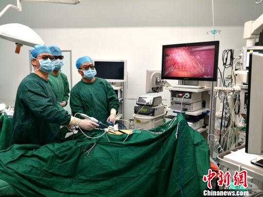 厦门一医院成功开展首例3D无腹部切口胃癌手术