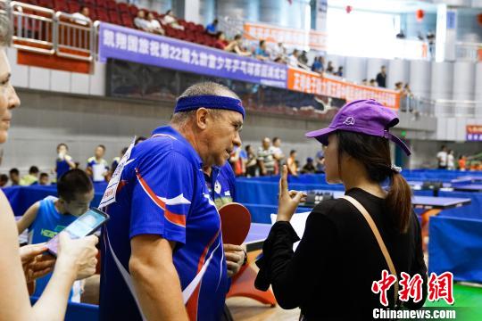 中俄韩三国选手竞技乒乓球邀请赛 张江 摄