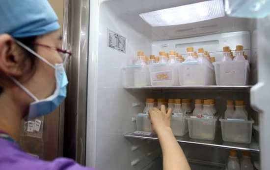 中国6个月内纯母乳喂养率仅20.8%：社会支持力度低