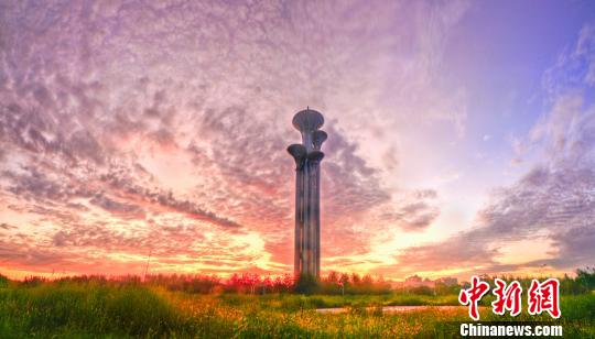 8月9日，北京奥林匹克公园“十八景”正式发布。图为“十八景”之一奥塔流云。　刘玉奎 摄
