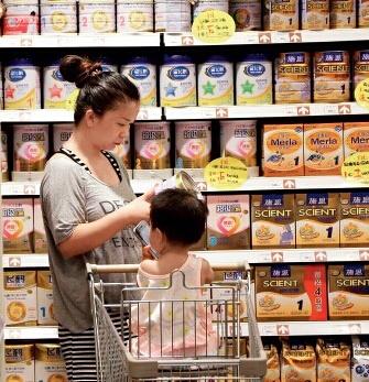 中国奶业质量报告发布：国产奶品质不亚于进口奶
