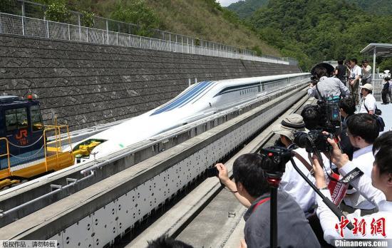 日本铁路公司让员工感受高铁飞驰 员工:像被鞭打