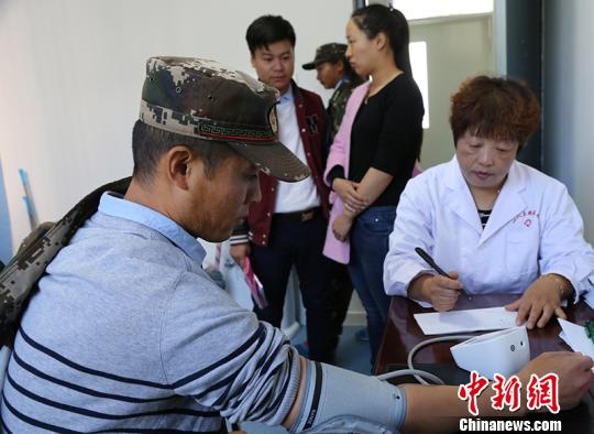 今年新疆兵团对1.1万对夫妇实施免费孕前优生健康检查