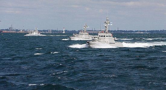俄方:乌克兰海军两艘船只通过刻赤海峡前往亚速海