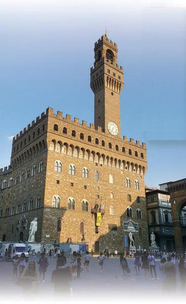 由于保护严格，佛罗伦萨古城区保存完好，吸引大量游客。
