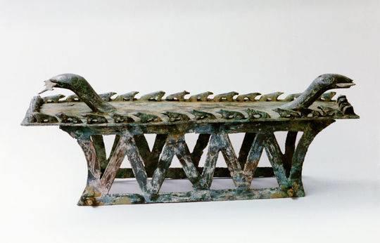 蛇蛙铜俎 (凉山州博物馆藏)