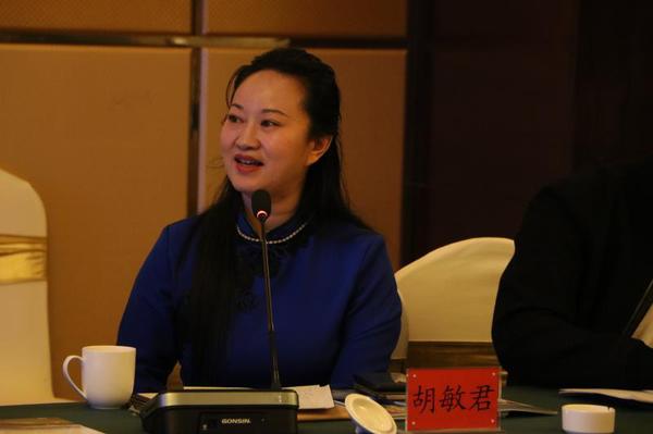 北京青旅领泽基金董事长胡敏君围绕文旅业如何做好投资经营管理问题发言。