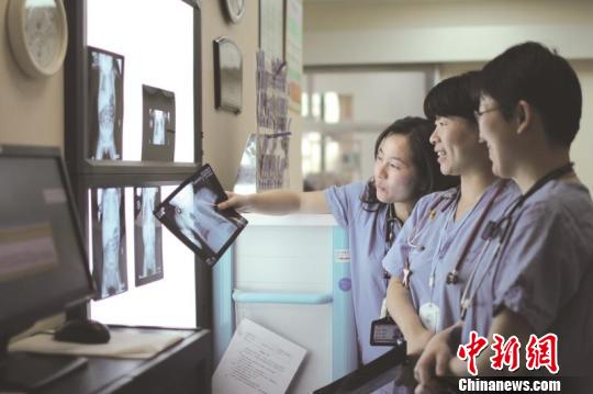 “中国NICU住院早产儿预后质量改进项目”通过4年不懈努力，大幅度提升了早产儿的生存质量。　芊烨 摄