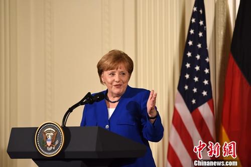 当地时间4月27日，美国总统特朗普在白宫会见来访的德国总理默克尔，并共同会见记者。图为默克尔出席联合记者会。<a target='_blank' href='http://www.chinanews.com/'>中新社</a>记者 刁海洋 摄