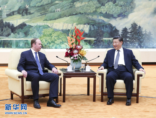 10月17日，国家主席习近平在北京人民大会堂会见俄罗斯总统办公厅主任瓦伊诺。新华社记者 庞兴雷 摄