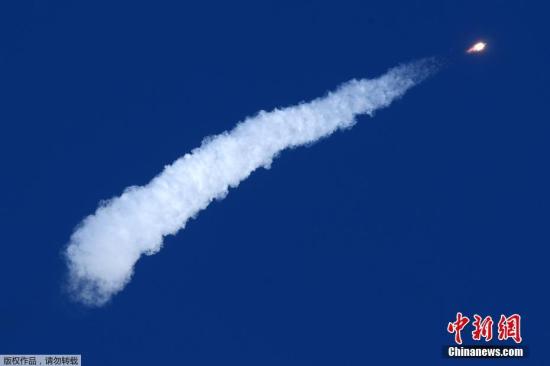 资料图：当地时间10月11日，哈萨克斯坦拜科努尔，“联盟MS-10”飞船发射升空时火箭引擎出现故障，宇航员在哈萨克斯坦进行紧急着陆。目前，宇航员已经着陆并恢复联系。图为“联盟MS-10”飞船发射升空瞬间。