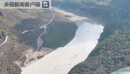 雅鲁藏布江滑坡堰塞湖水量翻倍 上升到5.5亿立方米