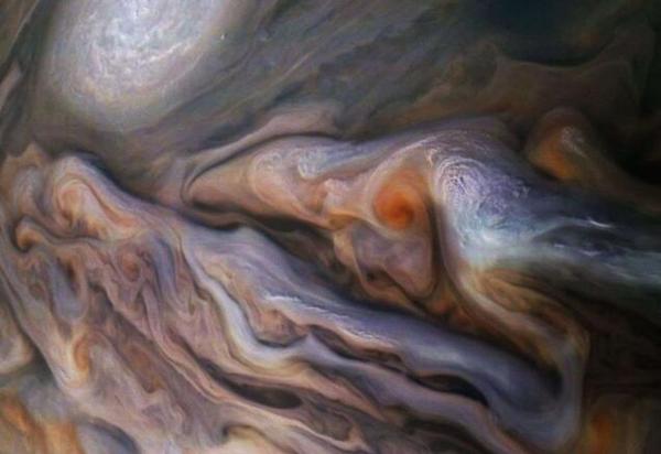 木星漩涡云中拍到神秘生物 网友：我看到了龙
