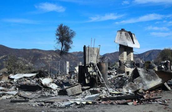 加州山火失少300人生死未卜 特朗普周六将探望灾民