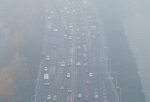 全国多地遭大雾笼罩 局地能见度不足50米